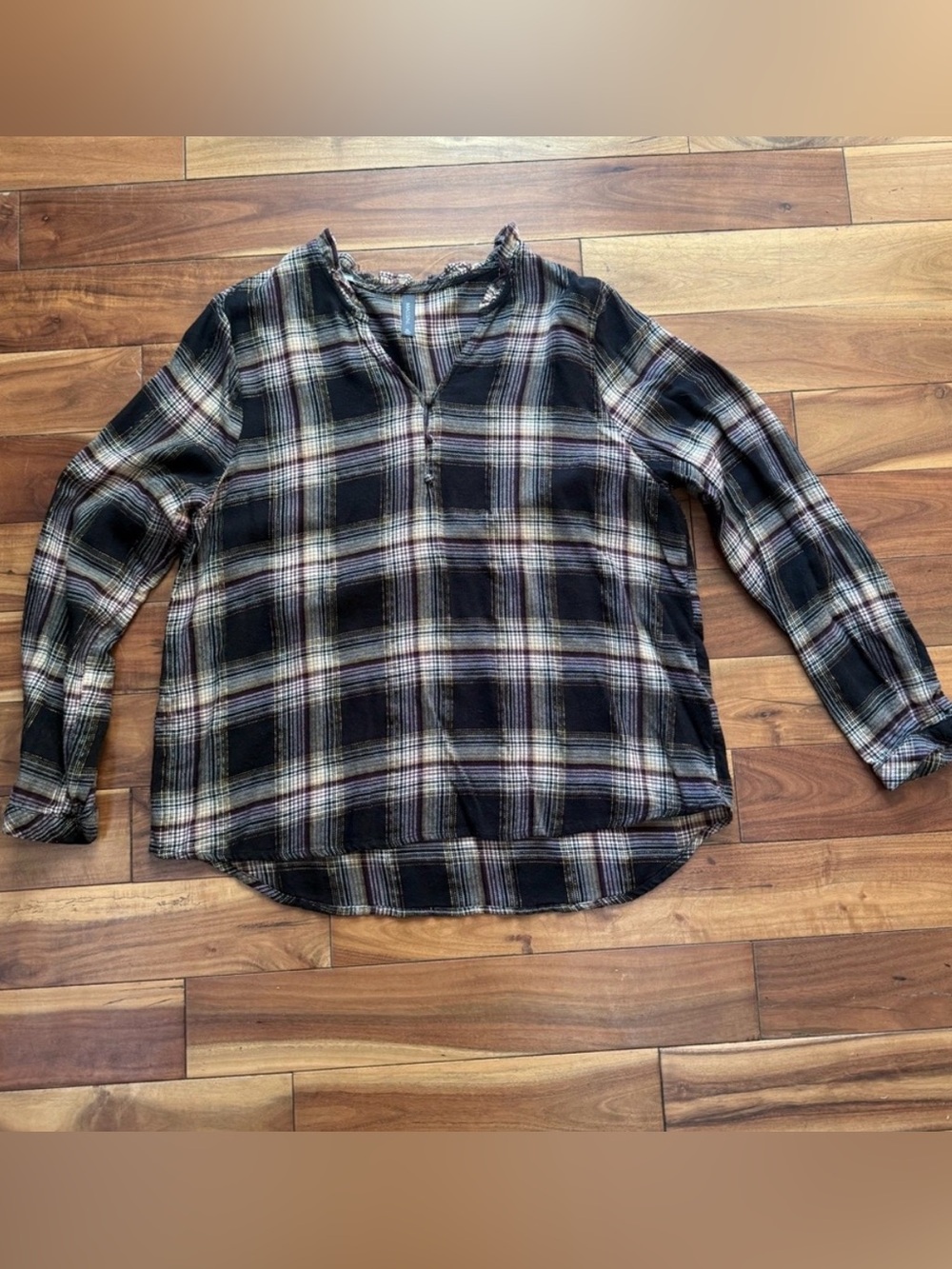 Women’s Massini Black Plaid Long-Sleeve Top
